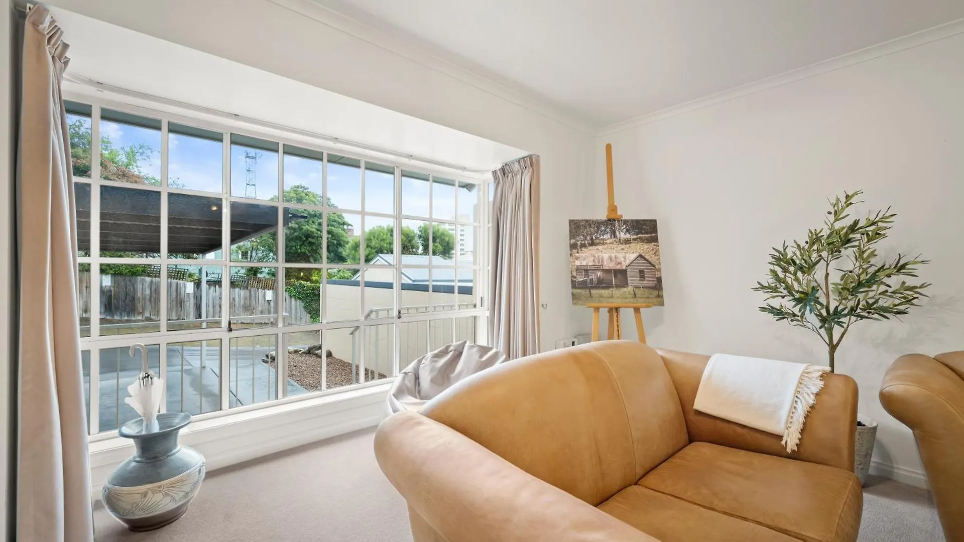 Hobart City Townhouse 0*,